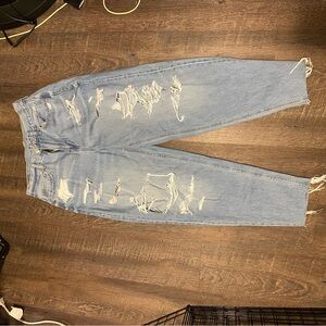AE American Eagle Relaxed Mom Jean Destroy Your Blues Size 6